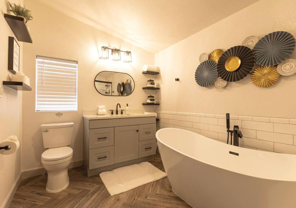 Families & Pets! Hot Tub, Playground, Gym & More! Holiday home *