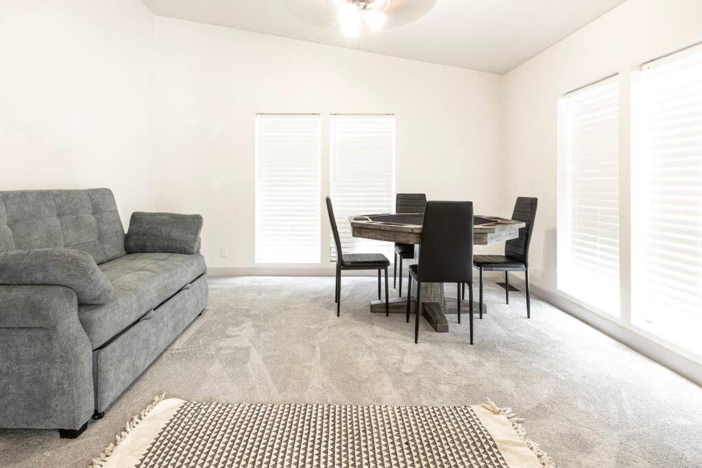 Holiday home Families & Pets! Hot Tub, Playground, Gym & More! *